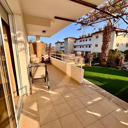 2 Bedroom With Private Garden, Walk To Nissi Апартаменты Айя-Напа