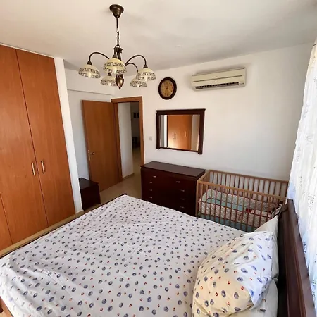 2 Bedroom With Private Garden, Walk To Nissi Апартаменты Айя-Напа