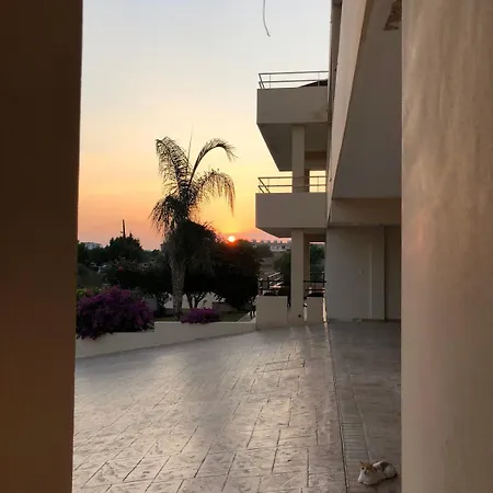 2 Bedroom With Private Garden, Walk To Nissi * Ayia Napa