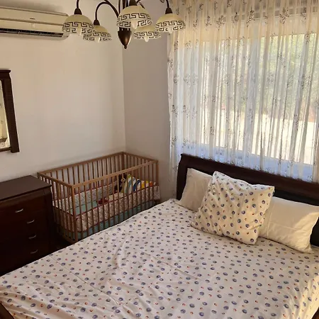 2 Bedroom With Private Garden, Walk To Nissi * Айя-Напа
