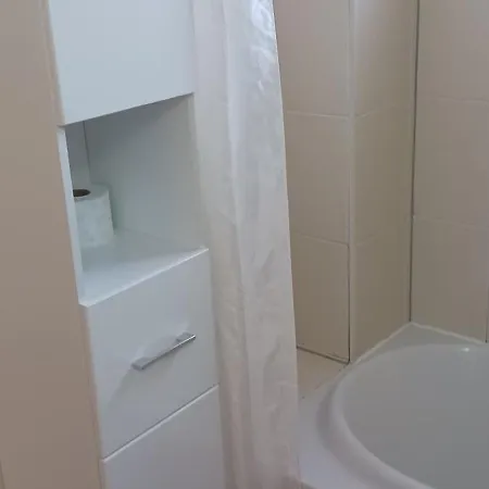 2 Bedroom With Private Garden, Walk To Nissi Апартаменты *