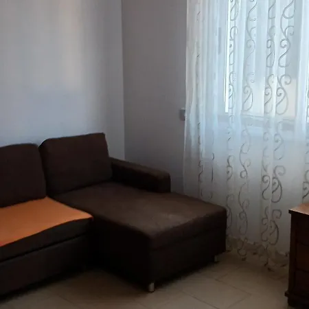 2 Bedroom With Private Garden, Walk To Nissi * Айя-Напа