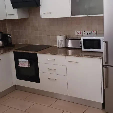 2 Bedroom With Private Garden, Walk To Nissi Апартаменты *