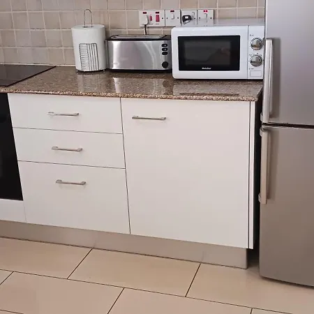 Апартаменты 2 Bedroom With Private Garden, Walk To Nissi Айя-Напа