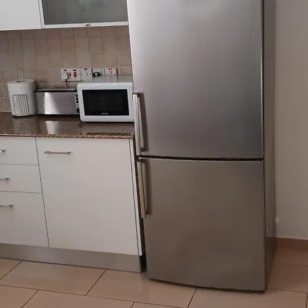 2 Bedroom With Private Garden, Walk To Nissi *
