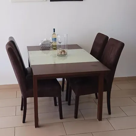 Апартаменты 2 Bedroom With Private Garden, Walk To Nissi *