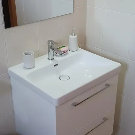 2 Bedroom With Private Garden, Walk To Nissi Апартаменты Айя-Напа