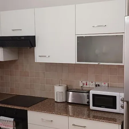 2 Bedroom With Private Garden, Walk To Nissi Апартаменты