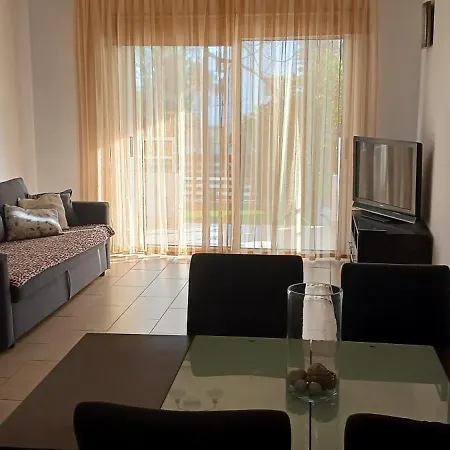 2 Bedroom With Private Garden, Walk To Nissi *