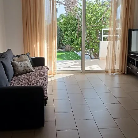 2 Bedroom With Private Garden, Walk To Nissi Апартаменты *