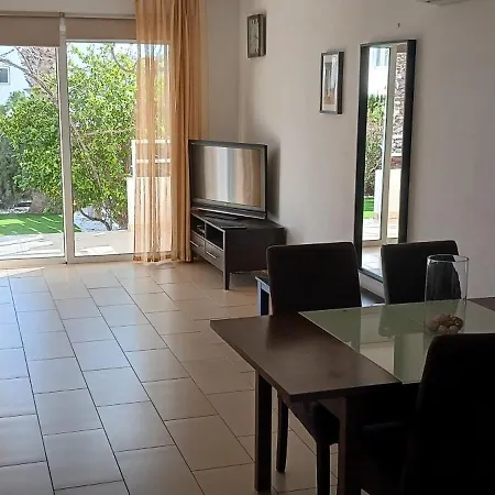 2 Bedroom With Private Garden, Walk To Nissi * Айя-Напа
