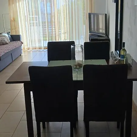 Апартаменты 2 Bedroom With Private Garden, Walk To Nissi