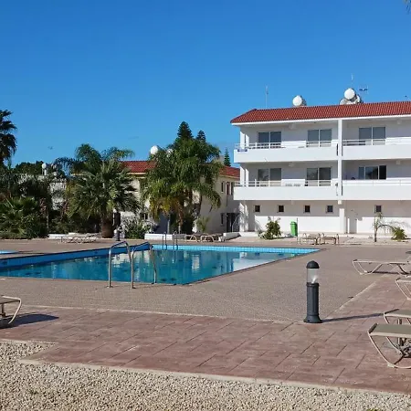 Апартаменты 2 Bedroom With Private Garden, Walk To Nissi Айя-Напа