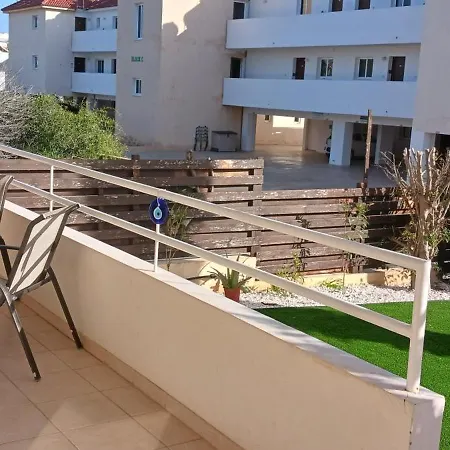 2 Bedroom With Private Garden, Walk To Nissi Apartament Ayia Napa
