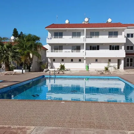2 Bedroom With Private Garden, Walk To Nissi * Айя-Напа